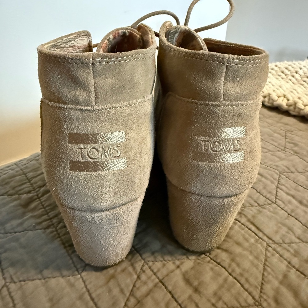 Tom’s Lace-Up Wedges - Picture 3 of 8